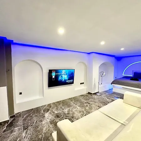 Thessvibestudios Apartman *