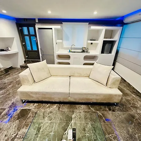 Apartman Thessvibestudios *